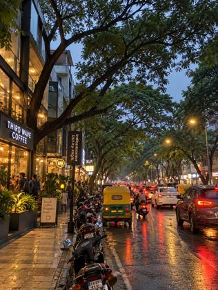 Bengaluru street in the evening