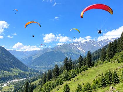 Paragliding at Solang