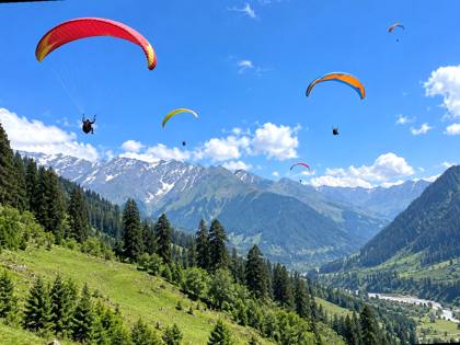 Paragliding at Solang