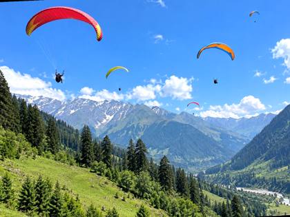 Paragliding at Solang