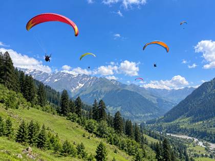 Paragliding at Solang
